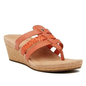 UGG  Maddie wedge comfort insole Sandal strappy leather slip-on stylish size 8